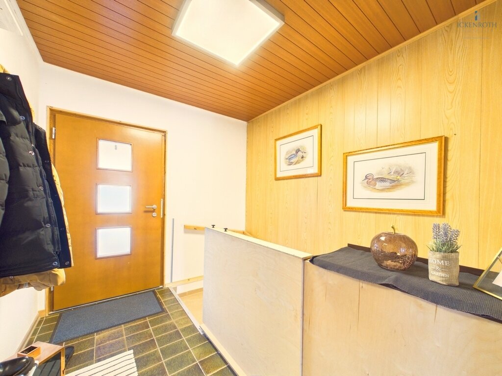 **Großzügiges 1-2 Familienhaus mit Balkon, Doppelgarage und traumhaftem Weitblick! Ruhige Lage!!!**