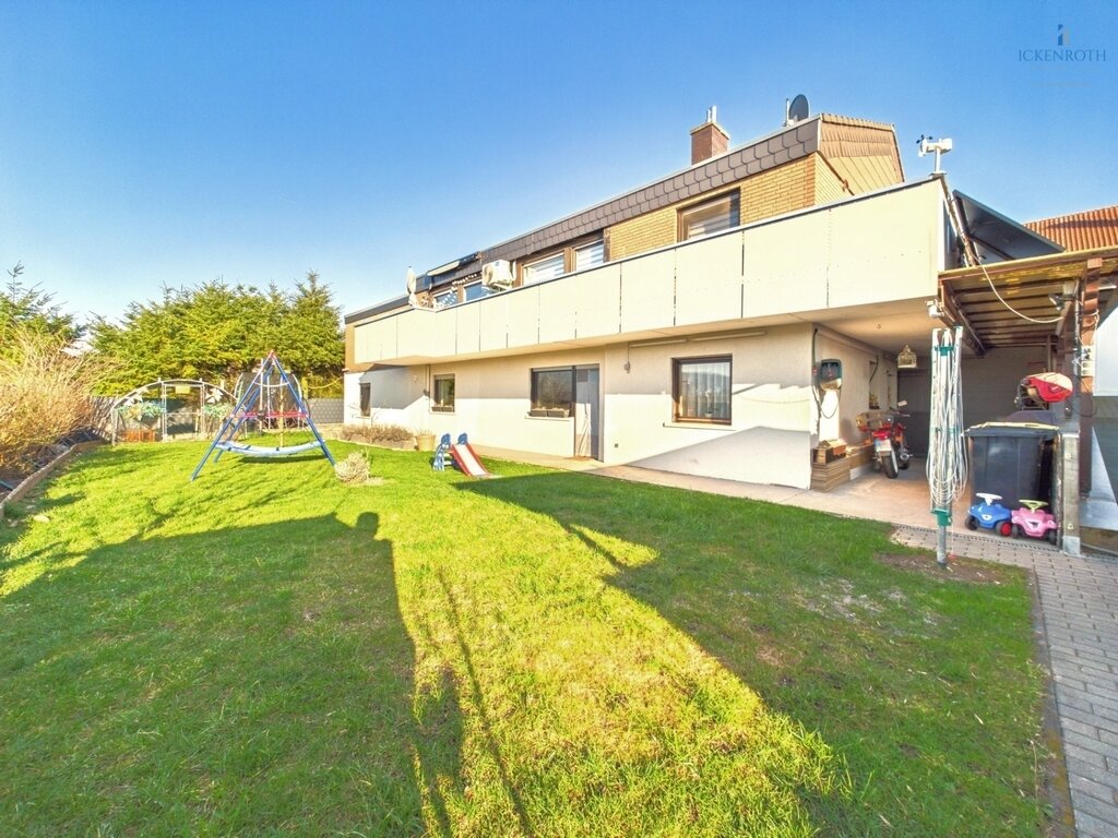 **Großzügiges 1-2 Familienhaus mit Balkon, Doppelgarage und traumhaftem Weitblick! Ruhige Lage!!!**