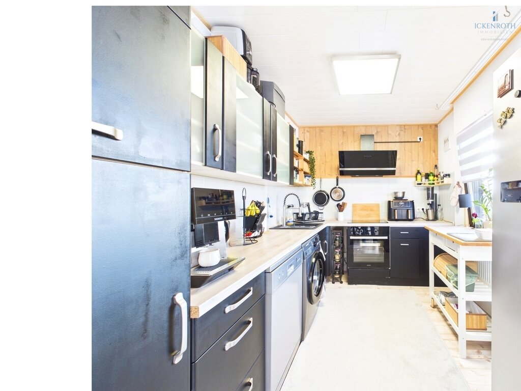 **Großzügiges 1-2 Familienhaus mit Balkon, Doppelgarage und traumhaftem Weitblick! Ruhige Lage!!!**