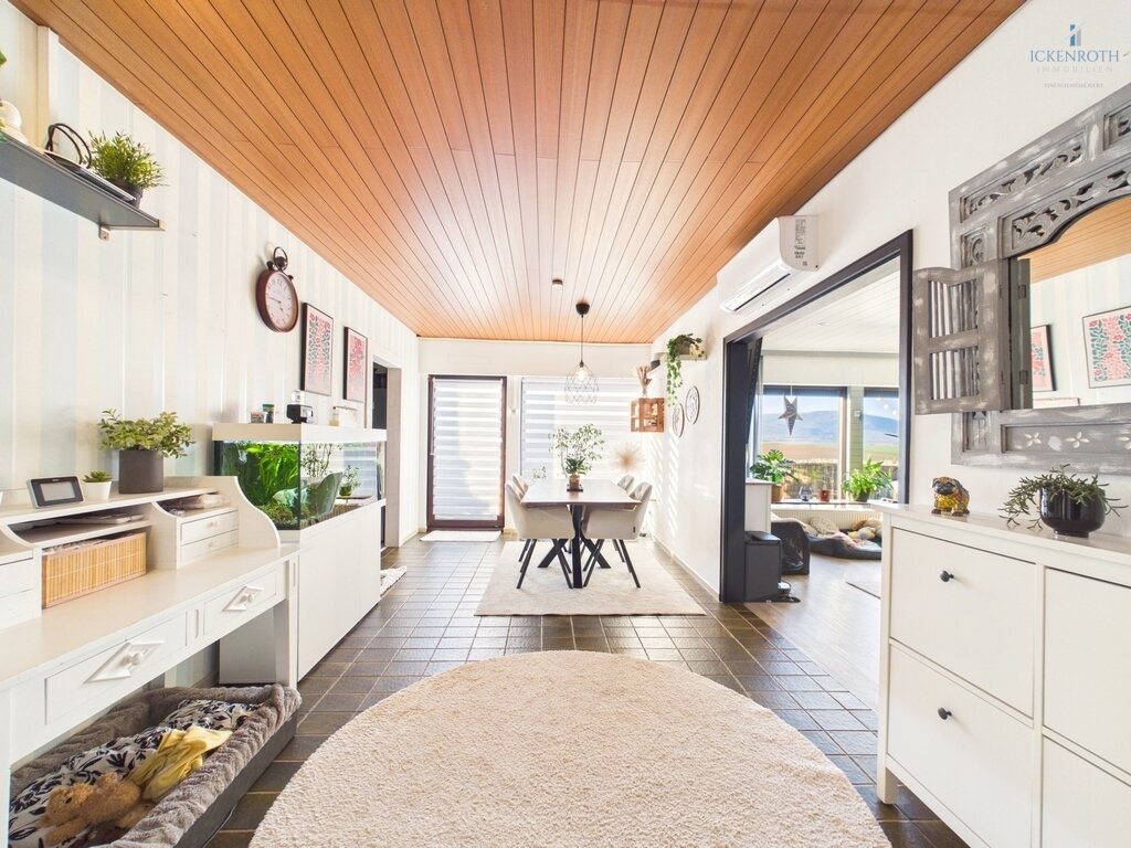 **Großzügiges 1-2 Familienhaus mit Balkon, Doppelgarage und traumhaftem Weitblick! Ruhige Lage!!!**