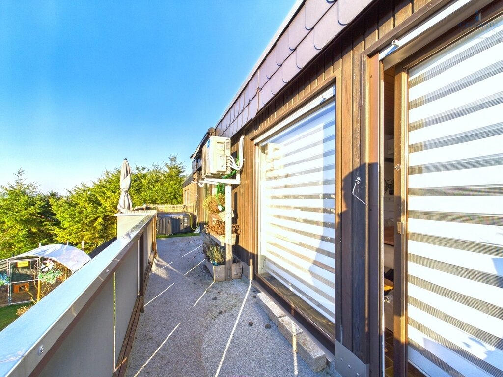 **Großzügiges 1-2 Familienhaus mit Balkon, Doppelgarage und traumhaftem Weitblick! Ruhige Lage!!!**