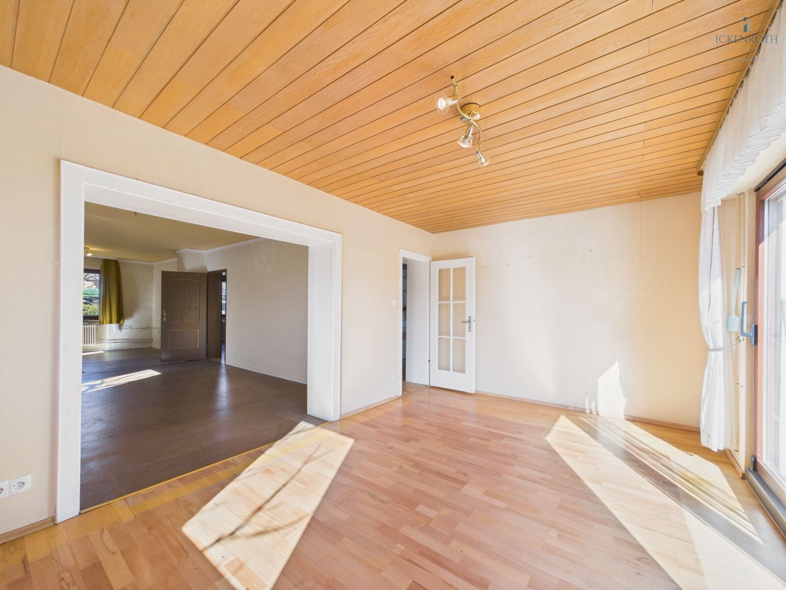 **Charmantes Einfamilienhaus (ca. 256m²) mit toller Gartenfläche, guter Raumaufteilung, Garage, uvm. - tolle Lage!**