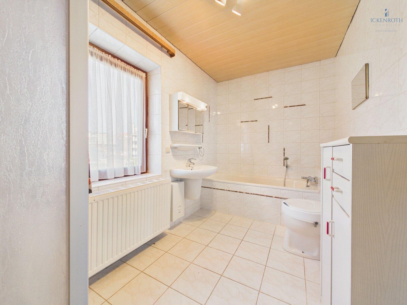 **Charmantes Einfamilienhaus (ca. 256m²) mit toller Gartenfläche, guter Raumaufteilung, Garage, uvm. - tolle Lage!**