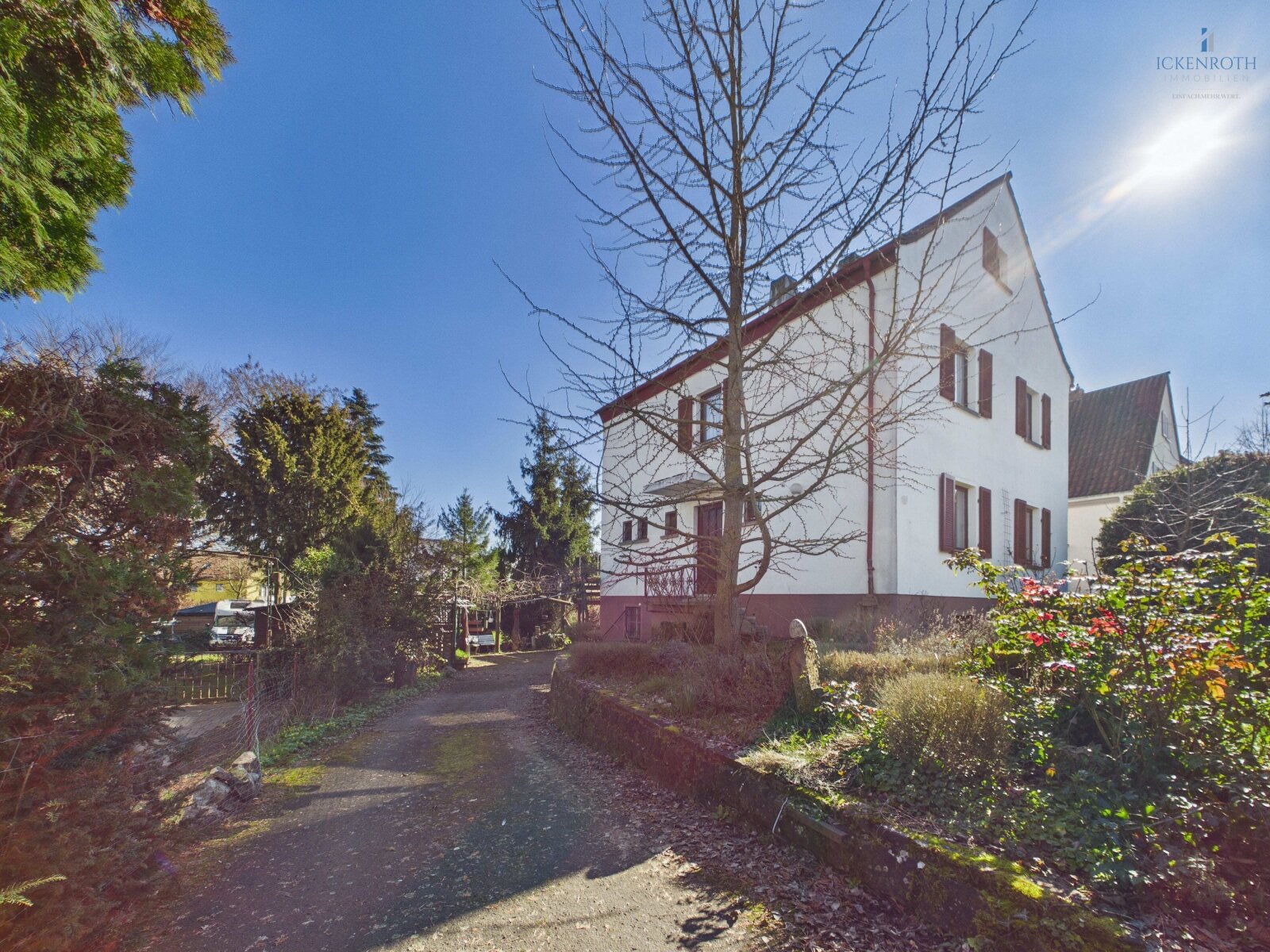 **Charmantes Einfamilienhaus (ca. 256m²) mit toller Gartenfläche, guter Raumaufteilung, Garage, uvm. - tolle Lage!**