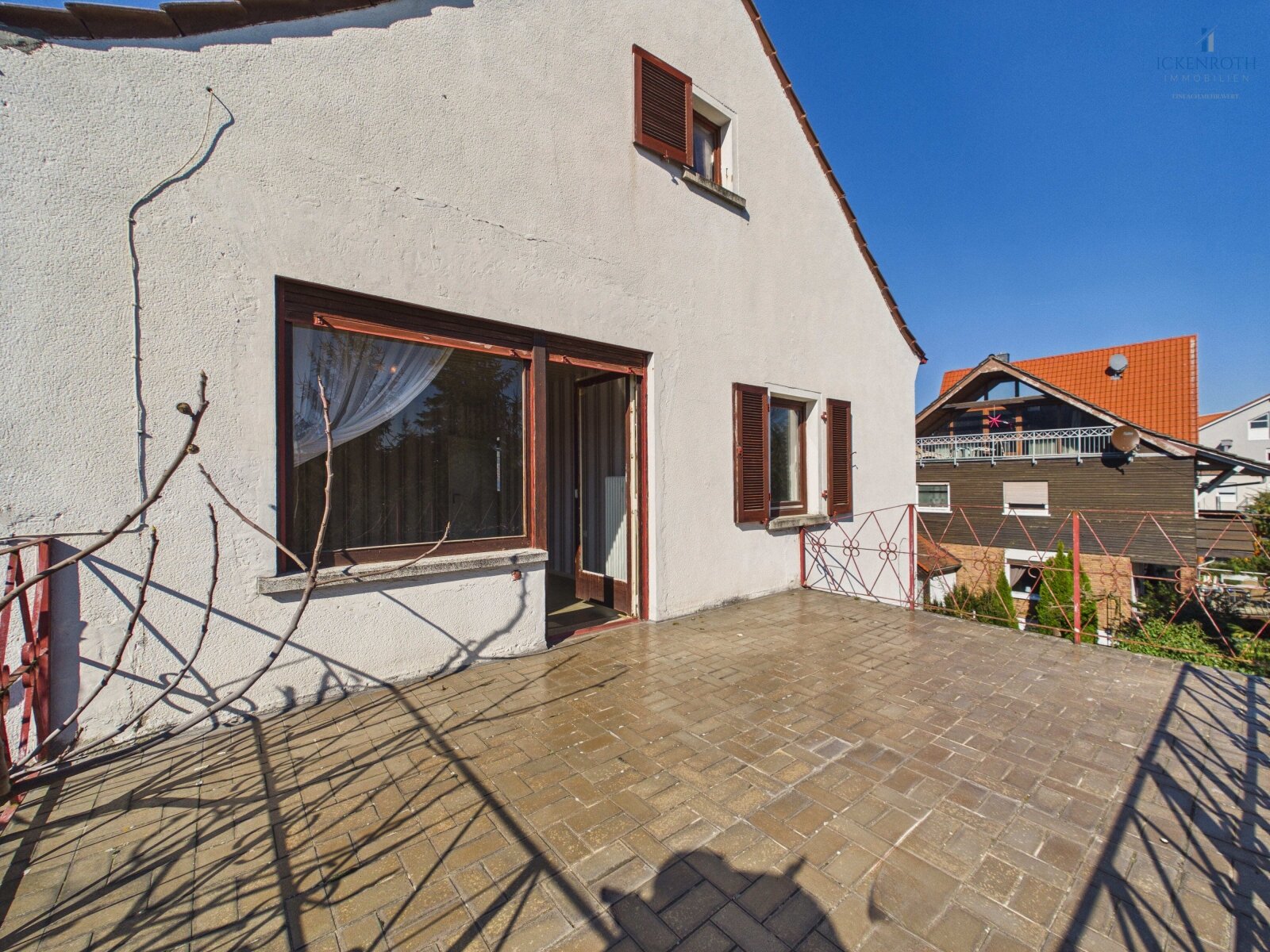 **Charmantes Einfamilienhaus (ca. 256m²) mit toller Gartenfläche, guter Raumaufteilung, Garage, uvm. - tolle Lage!**