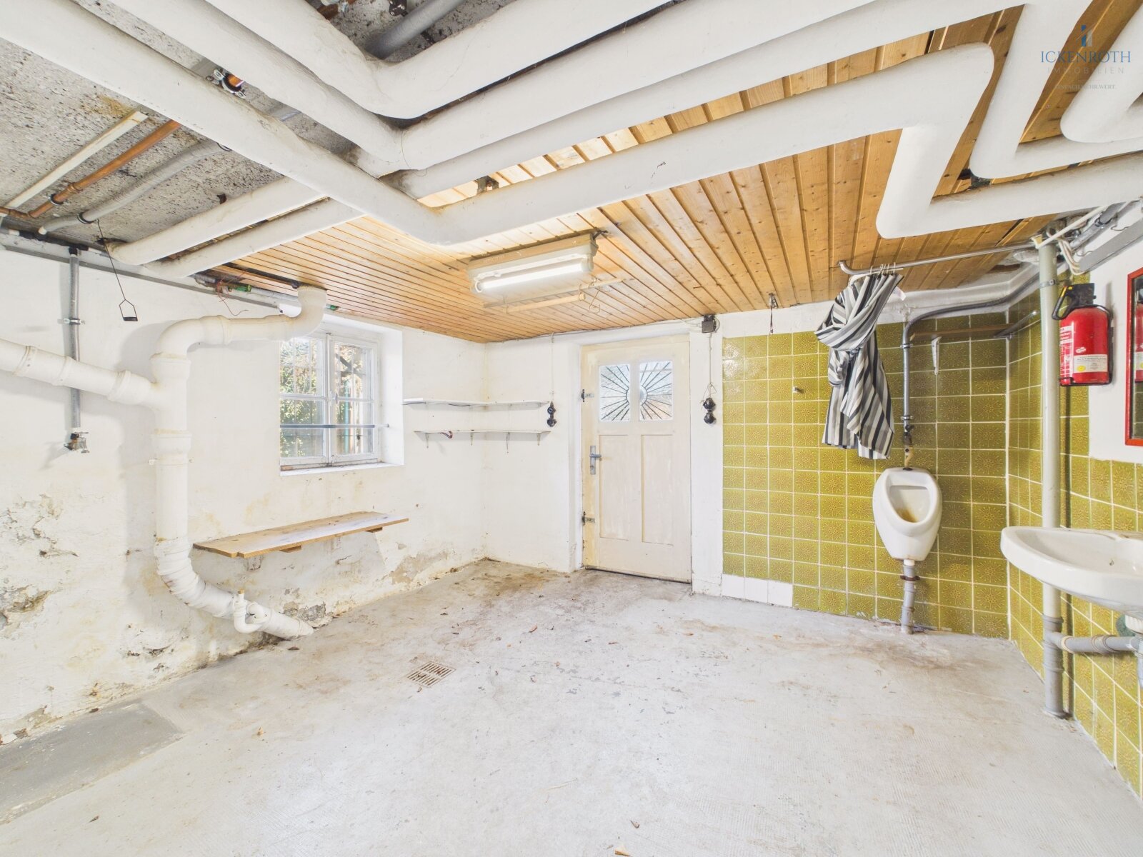 **Charmantes Einfamilienhaus (ca. 256m²) mit toller Gartenfläche, guter Raumaufteilung, Garage, uvm. - tolle Lage!**