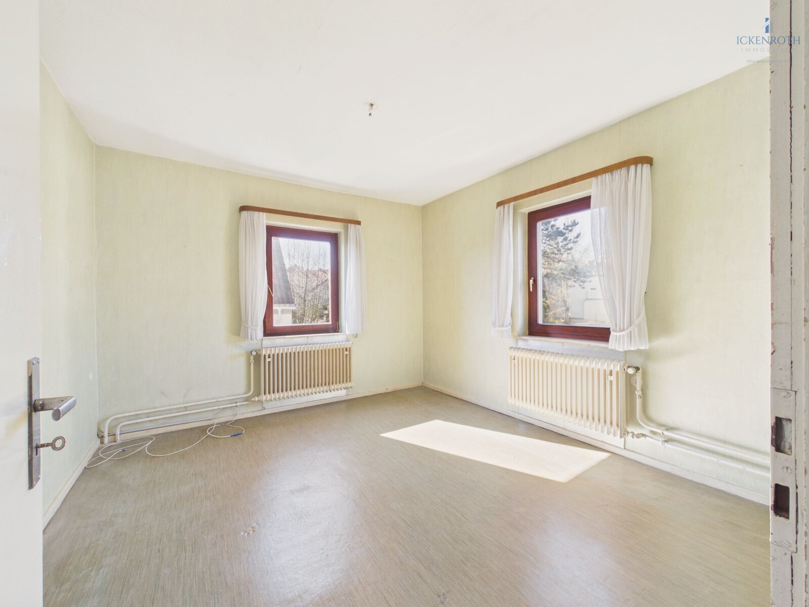 **Charmantes Einfamilienhaus (ca. 256m²) mit toller Gartenfläche, guter Raumaufteilung, Garage, uvm. - tolle Lage!**