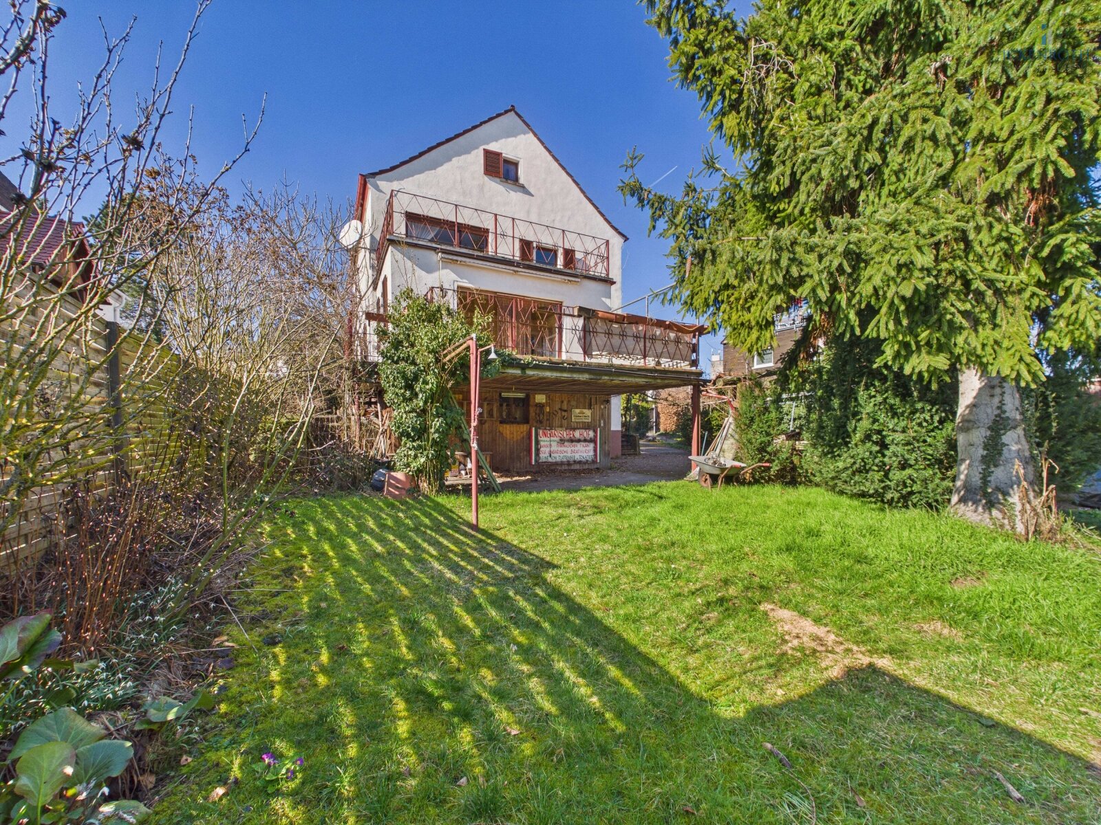 **Charmantes Einfamilienhaus (ca. 256m²) mit toller Gartenfläche, guter Raumaufteilung, Garage, uvm. - tolle Lage!**