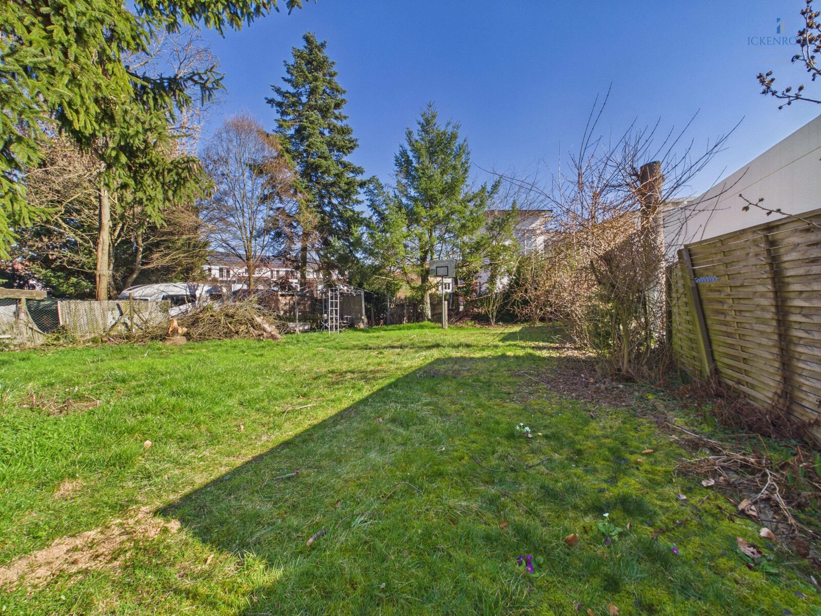 **Charmantes Einfamilienhaus (ca. 256m²) mit toller Gartenfläche, guter Raumaufteilung, Garage, uvm. - tolle Lage!**