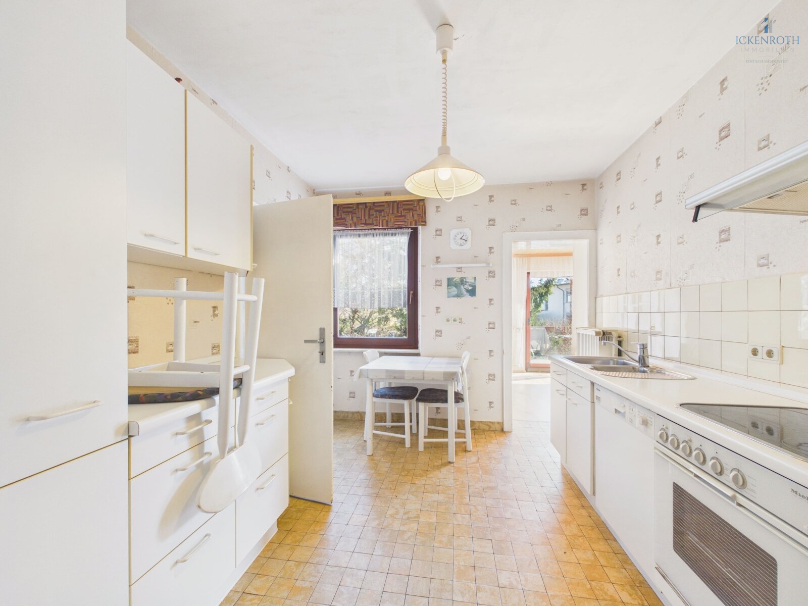 **Charmantes Einfamilienhaus (ca. 256m²) mit toller Gartenfläche, guter Raumaufteilung, Garage, uvm. - tolle Lage!**