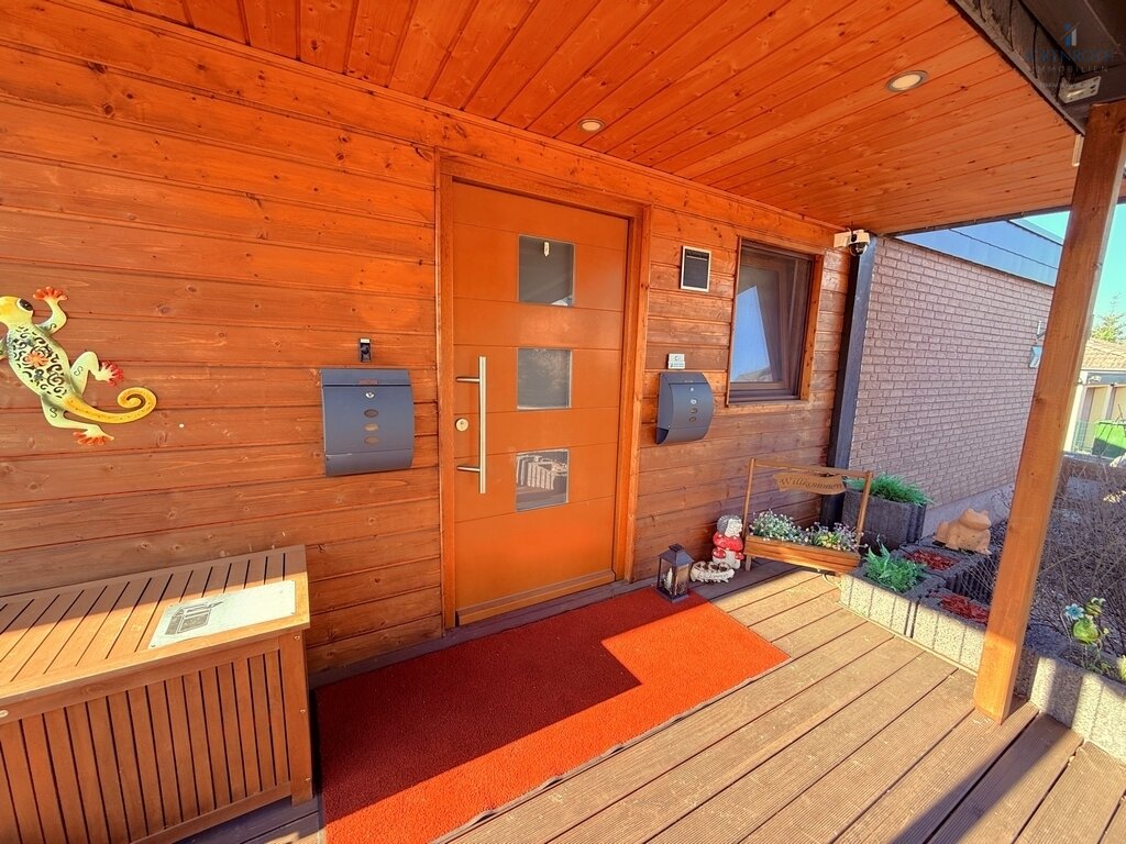 **Großzügiges 1-2 Familienhaus mit Balkon, Doppelgarage und traumhaftem Weitblick! Ruhige Lage!!!**