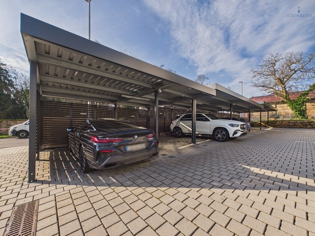 **Moderne 2-Zi.-EG-Whg, 85m², 2x Terrasse, EBK, Barrierefrei, gr. Carport - am Schloßpark!**