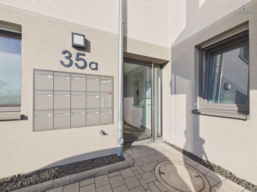 **Moderne 2-Zi.-EG-Whg, 85m², 2x Terrasse, EBK, Barrierefrei, gr. Carport - am Schloßpark!**