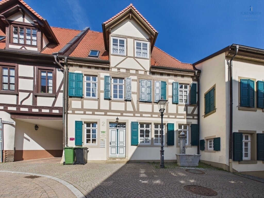 **Wohnen im historischen Gebäude!!! Individuelle 3,5-Zi.-Wohnung (ca. 98m², 2.OG) in zentraler Lage von Kirchheimbolanden**