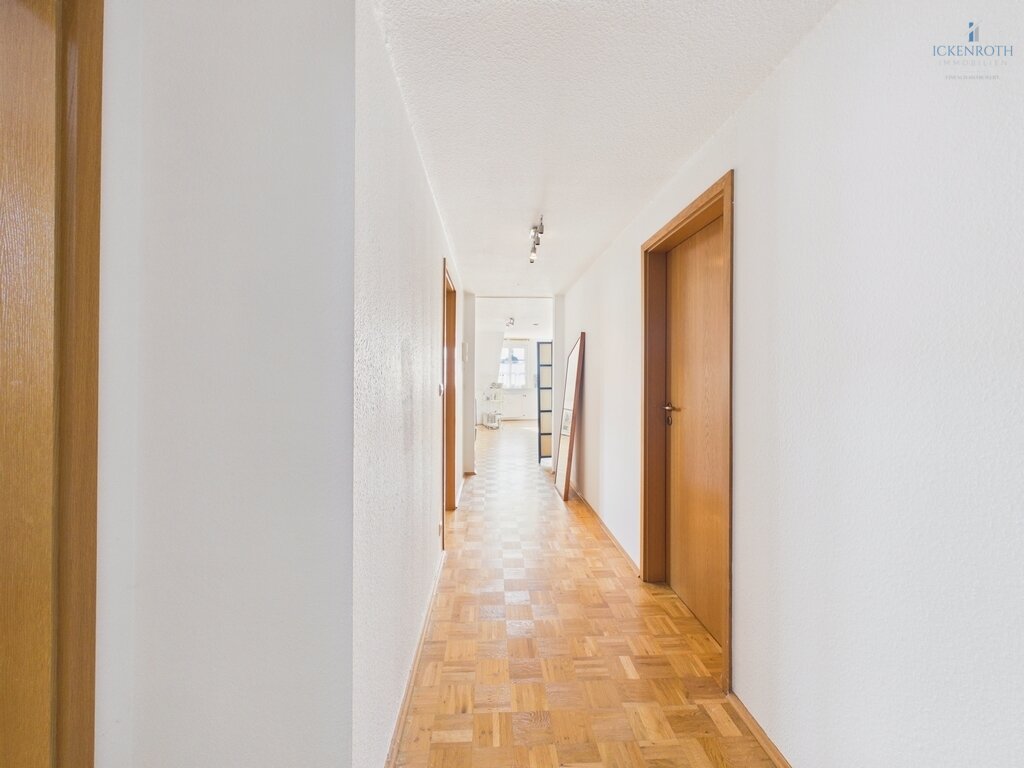 **Wohnen im historischen Gebäude!!! Individuelle 3,5-Zi.-Wohnung (ca. 98m², 2.OG) in zentraler Lage von Kirchheimbolanden**