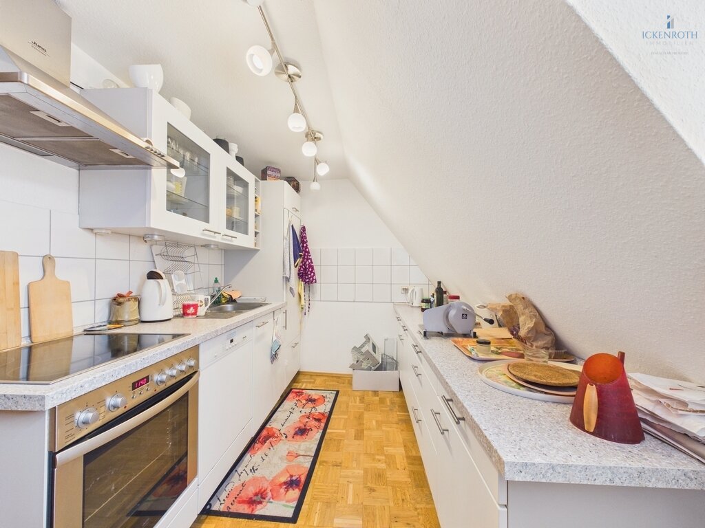 **Wohnen im historischen Gebäude!!! Individuelle 3,5-Zi.-Wohnung (ca. 98m², 2.OG) in zentraler Lage von Kirchheimbolanden**