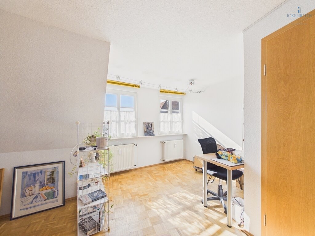**Wohnen im historischen Gebäude!!! Individuelle 3,5-Zi.-Wohnung (ca. 98m², 2.OG) in zentraler Lage von Kirchheimbolanden**