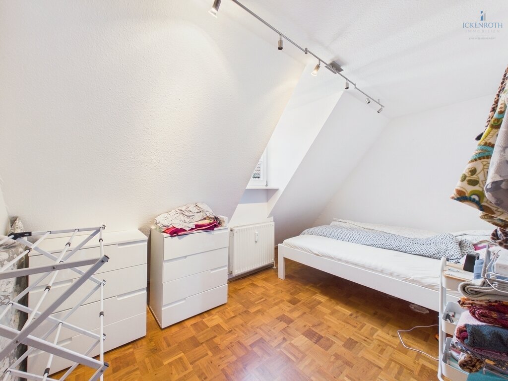 **Wohnen im historischen Gebäude!!! Individuelle 3,5-Zi.-Wohnung (ca. 98m², 2.OG) in zentraler Lage von Kirchheimbolanden**