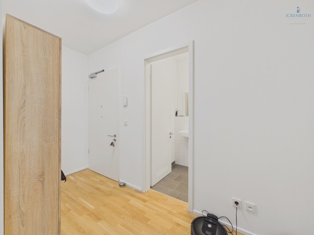 **Moderne 2-Zi.-EG-Whg, 85m², 2x Terrasse, EBK, Barrierefrei, gr. Carport - am Schloßpark!**