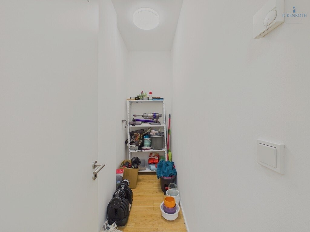 **Moderne 2-Zi.-EG-Whg, 85m², 2x Terrasse, EBK, Barrierefrei, gr. Carport - am Schloßpark!**