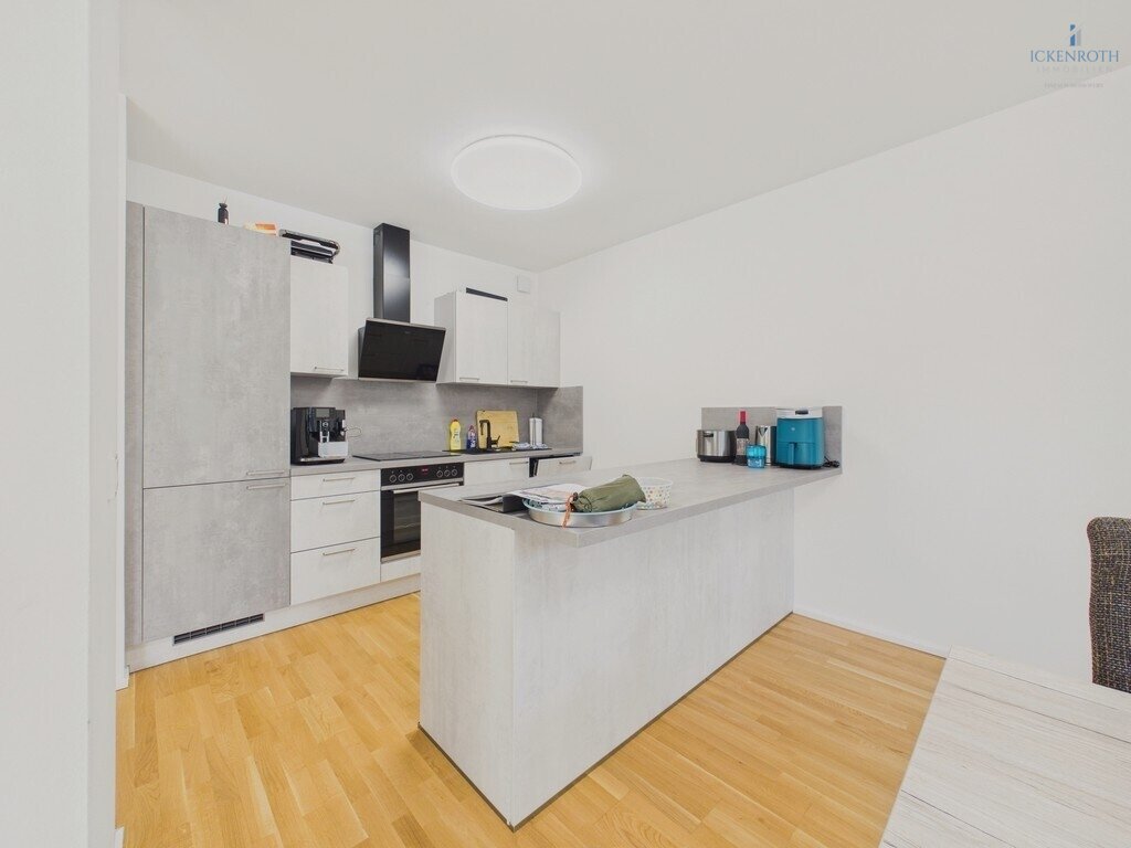 **Moderne 2-Zi.-EG-Whg, 85m², 2x Terrasse, EBK, Barrierefrei, gr. Carport - am Schloßpark!**