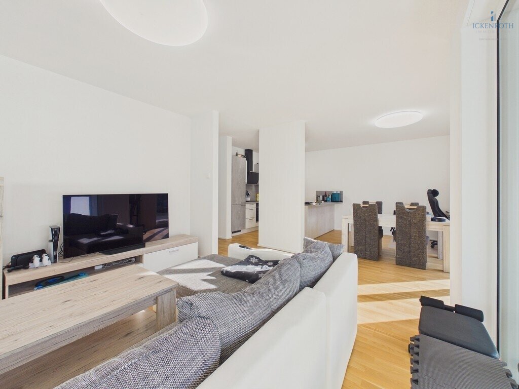 **Moderne 2-Zi.-EG-Whg, 85m², 2x Terrasse, EBK, Barrierefrei, gr. Carport - am Schloßpark!**