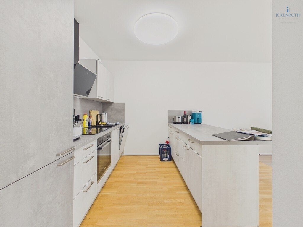 **Moderne 2-Zi.-EG-Whg, 85m², 2x Terrasse, EBK, Barrierefrei, gr. Carport - am Schloßpark!**