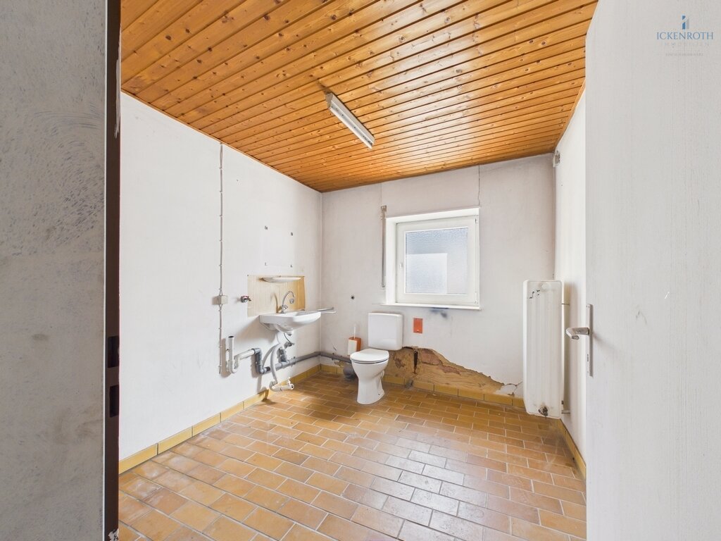 **Flexibel nutzbares 1-2 Familienhaus (ca.161m²) mit Innenhof, XXL-Garage, uvm. - zentrale Lage!**