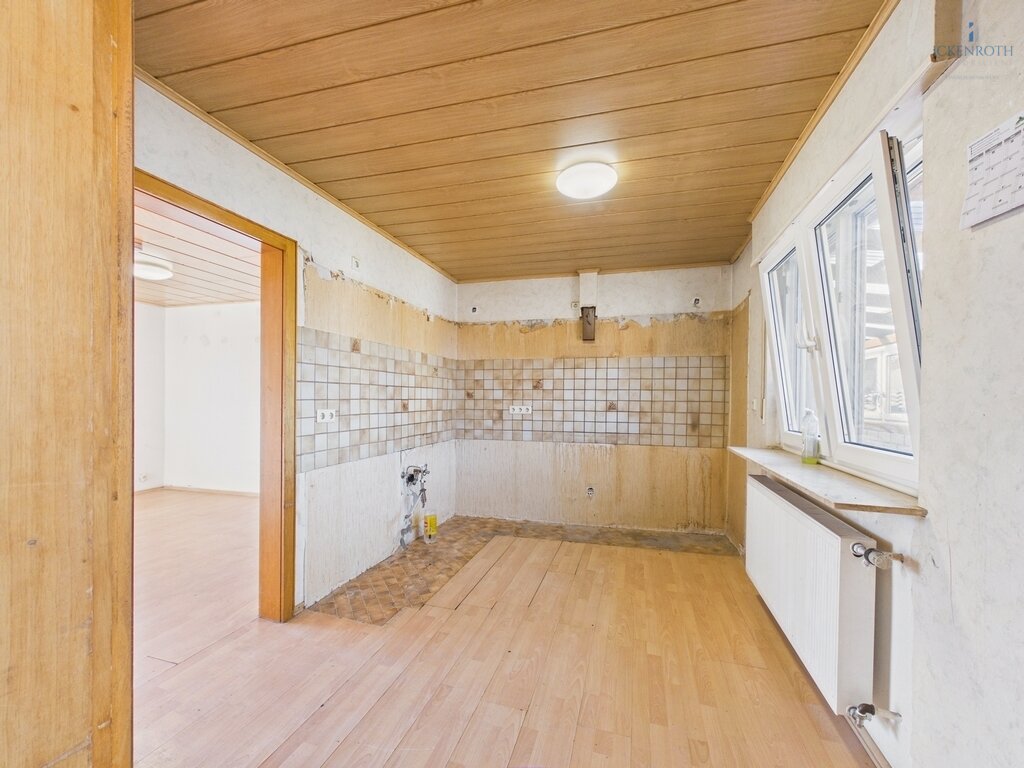 **Flexibel nutzbares 1-2 Familienhaus (ca.161m²) mit Innenhof, XXL-Garage, uvm. - zentrale Lage!**