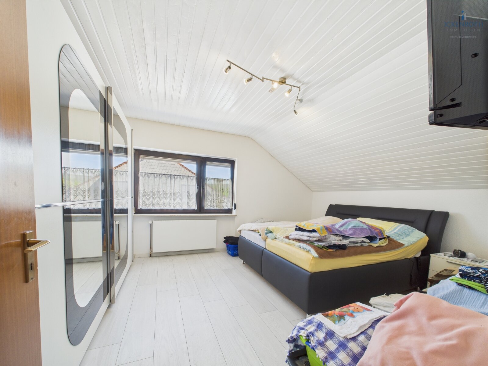 **2-Zi.-ETW mit guter Raumaufteilung, Balkon, KFZ, uvm. - gute Lage!**
