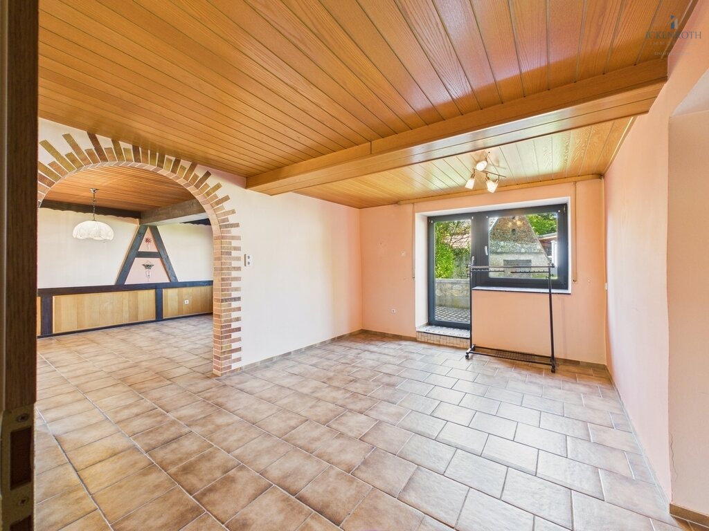 **Historisches Anwesen mit ca. 3.001m² Grundstück, Scheunen, Nebengebäuden, uvm. - viele Optionen!**
