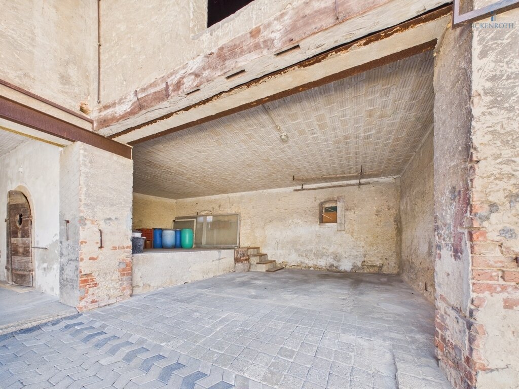**Historisches Anwesen mit ca. 3.001m² Grundstück, Scheunen, Nebengebäuden, uvm. - viele Optionen!**