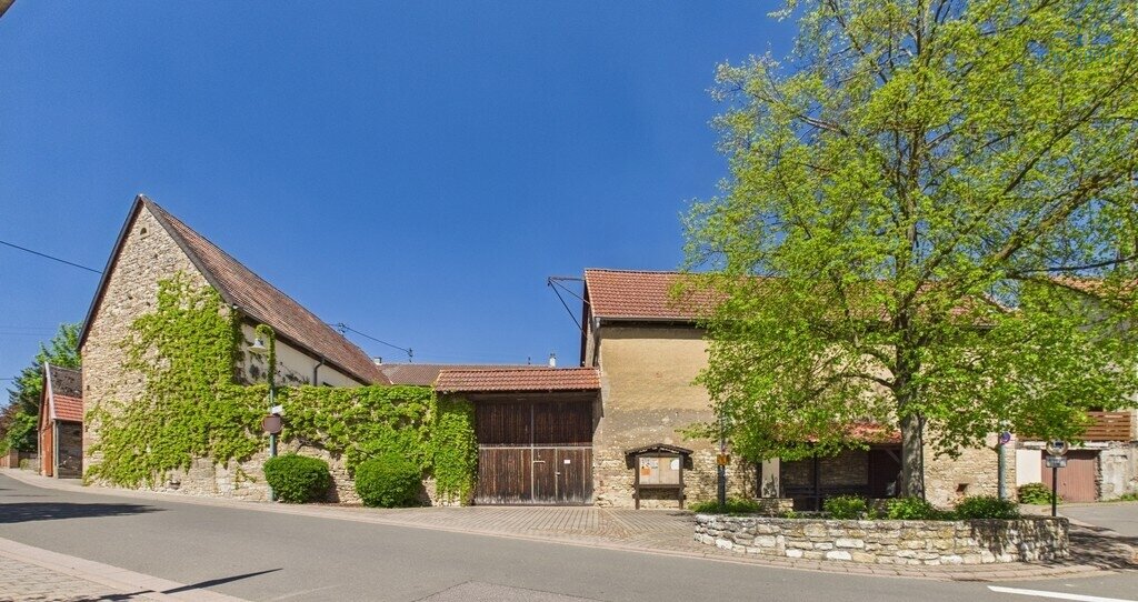**Historisches Anwesen mit ca. 3.001m² Grundstück, Scheunen, Nebengebäuden, uvm. - viele Optionen!**