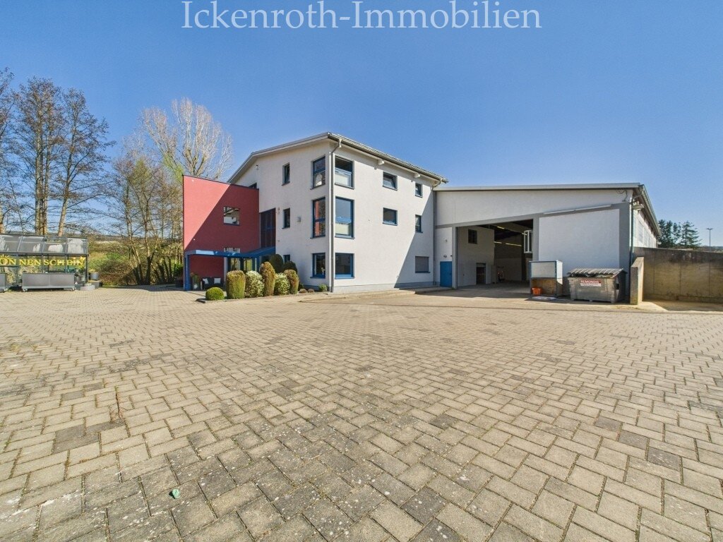 **Außergewöhnliches Anwesen – unzählige Möglichkeiten! Gewerbe, Lager, Büros & Wohneinheiten! (>220KwP, SPA, BUS, Glasfaser, uvm.)**