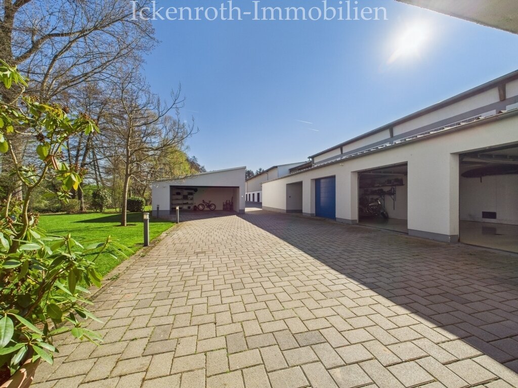 **Außergewöhnliches Anwesen – unzählige Möglichkeiten! Gewerbe, Lager, Büros & Wohneinheiten! (>220KwP, SPA, BUS, Glasfaser, uvm.)**