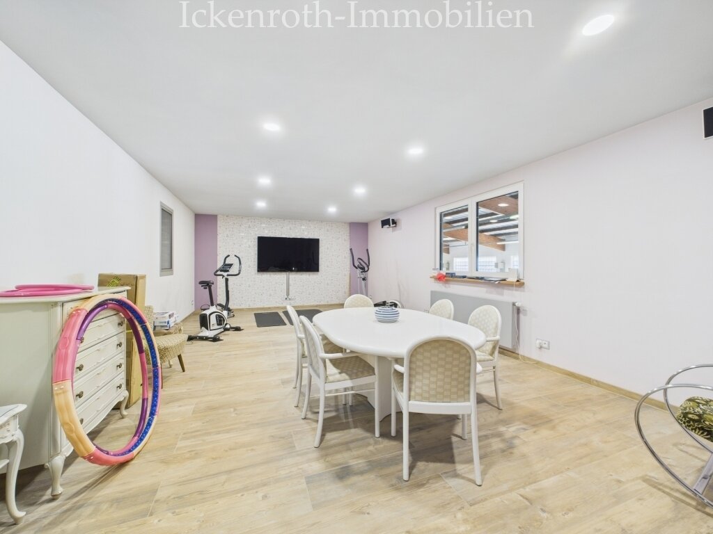 **Außergewöhnliches Anwesen – unzählige Möglichkeiten! Gewerbe, Lager, Büros & Wohneinheiten! (>220KwP, SPA, BUS, Glasfaser, uvm.)**
