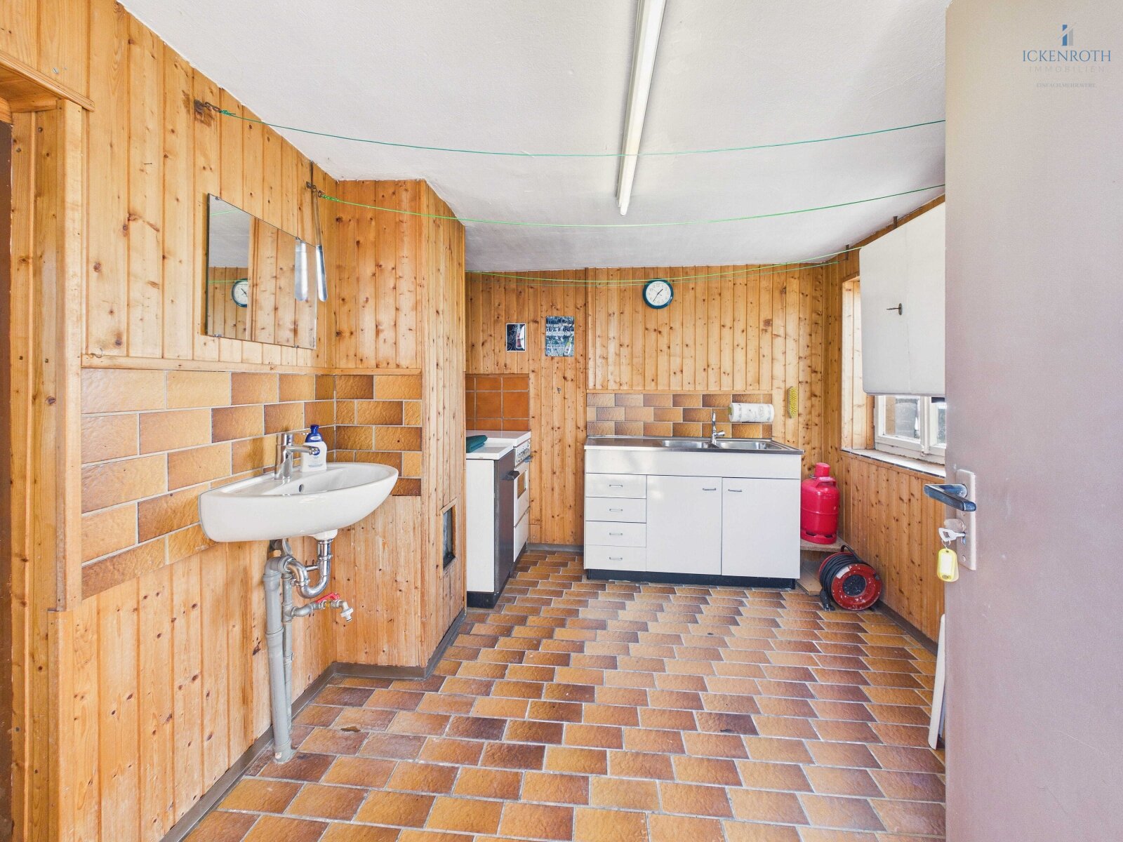 **1-2 Familienhaus (ca. 150m²) mit Nebengebäude, Innenhof, schönem Vorgarten, uvm. - gute Lage!**