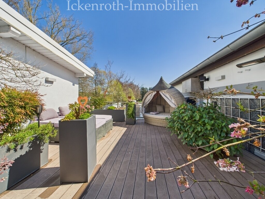 **Außergewöhnliches Anwesen – unzählige Möglichkeiten! Gewerbe, Lager, Büros & Wohneinheiten!  >220KwP, SPA, BUS, Glasfaser, uvm.)**