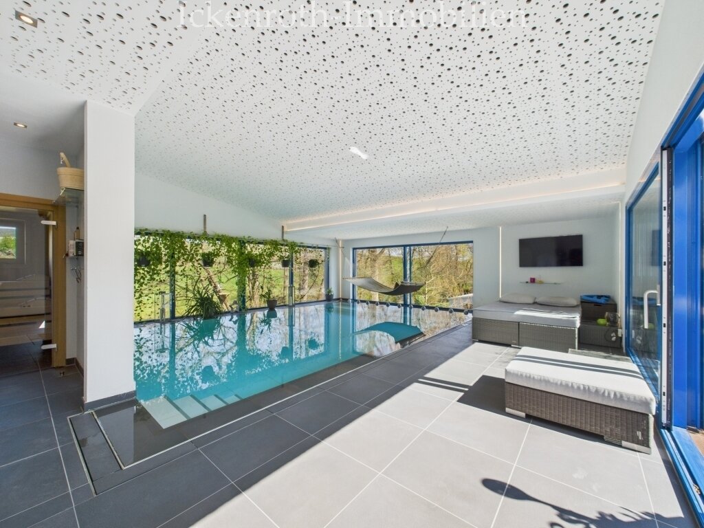 **Außergewöhnliches Anwesen – unzählige Möglichkeiten! Gewerbe, Lager, Büros & Wohneinheiten!  >220KwP, SPA, BUS, Glasfaser, uvm.)**