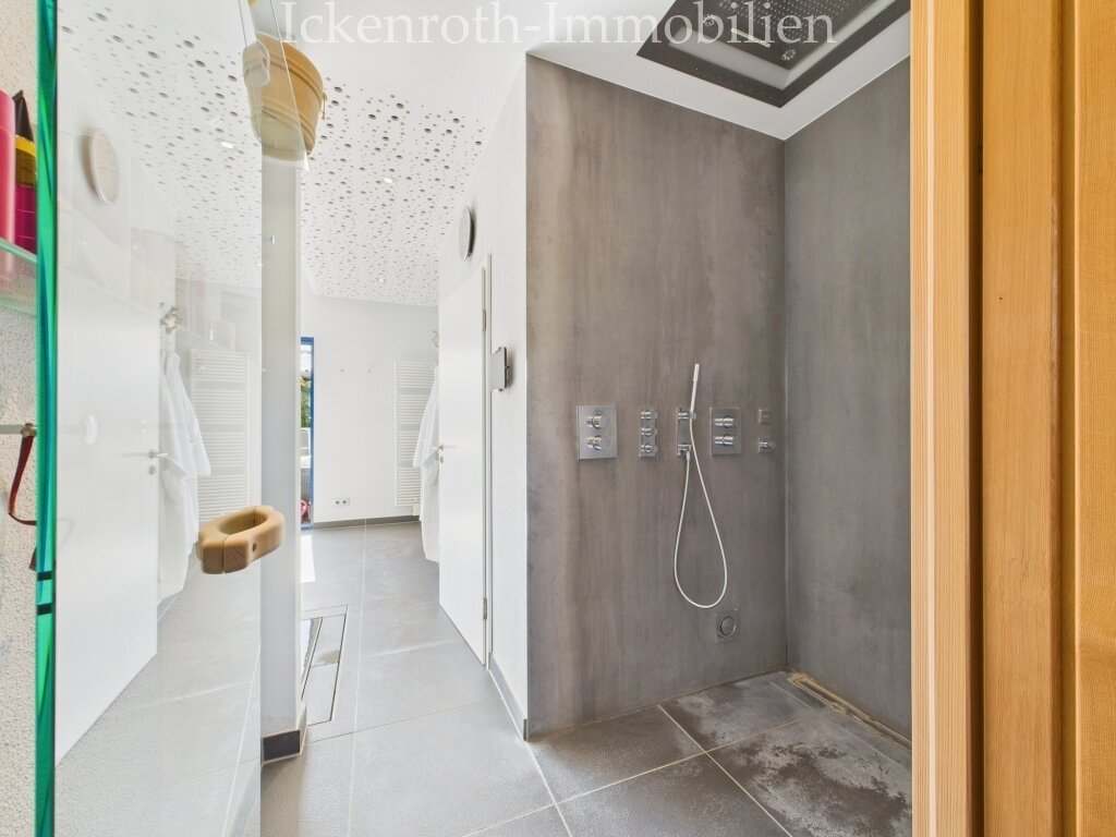 **Außergewöhnliches Anwesen – unzählige Möglichkeiten! Gewerbe, Lager, Büros & Wohneinheiten!  >220KwP, SPA, BUS, Glasfaser, uvm.)**