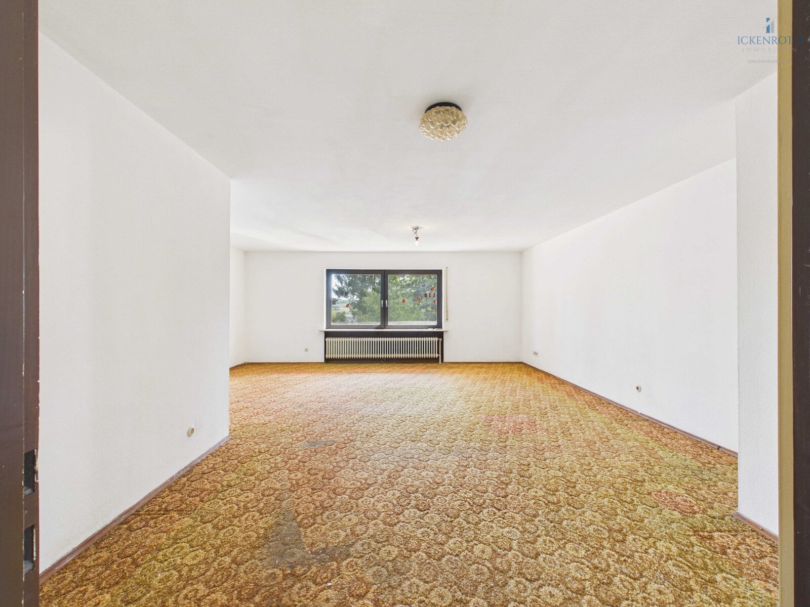 **Charmantes 1-2FH mit schönem Garten, guter Raumaufteilung, gr. Garage, uvm.- tolle Lage!**