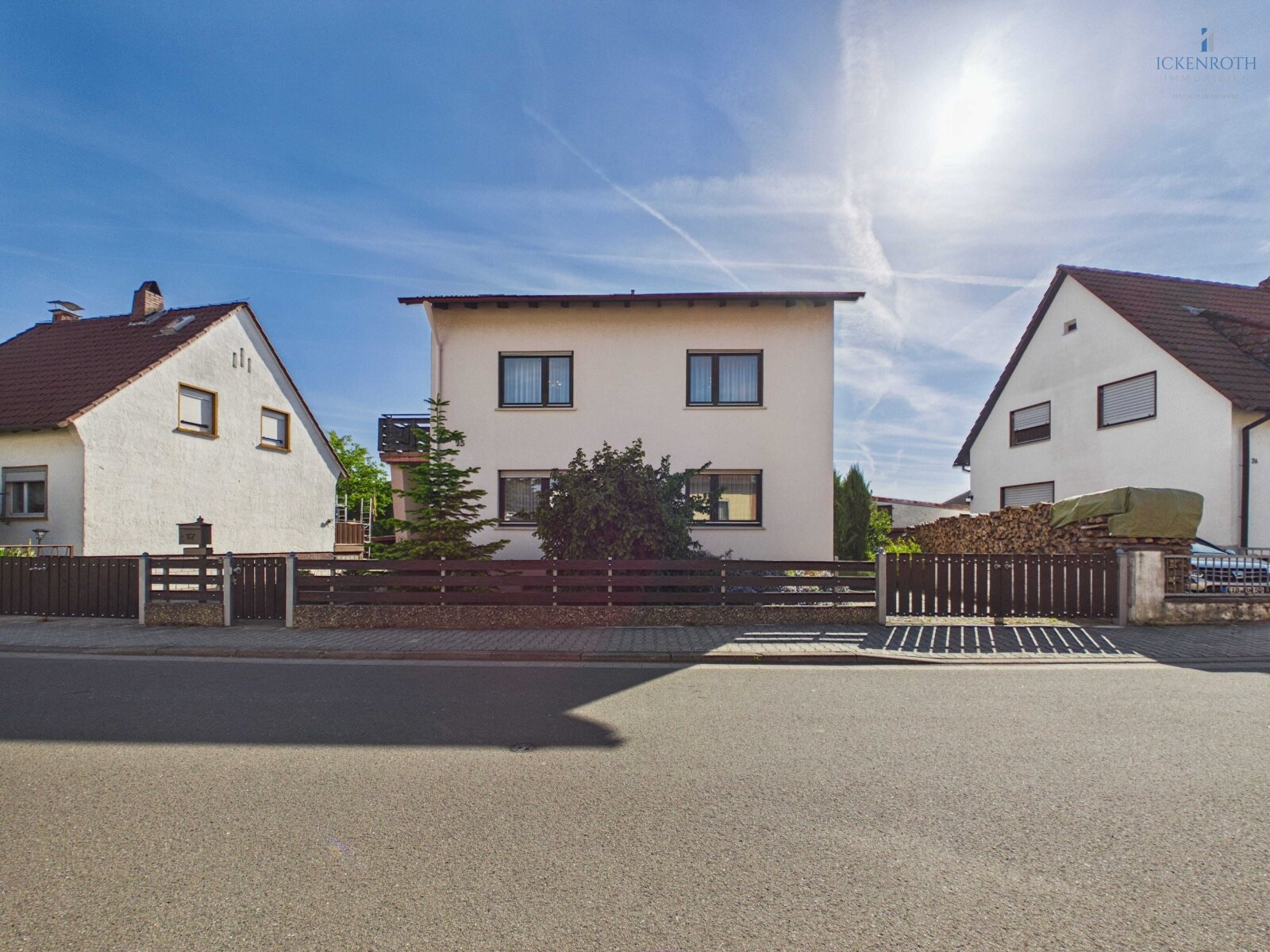 **Charmantes 1-2FH mit schönem Garten, guter Raumaufteilung, gr. Garage, uvm.- tolle Lage!**