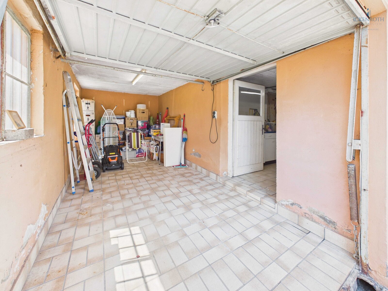 **Schönes EFH mit gr. Garage, guter Raumaufteilung & toller Gartenfläche - gute, ruhige Lage!**