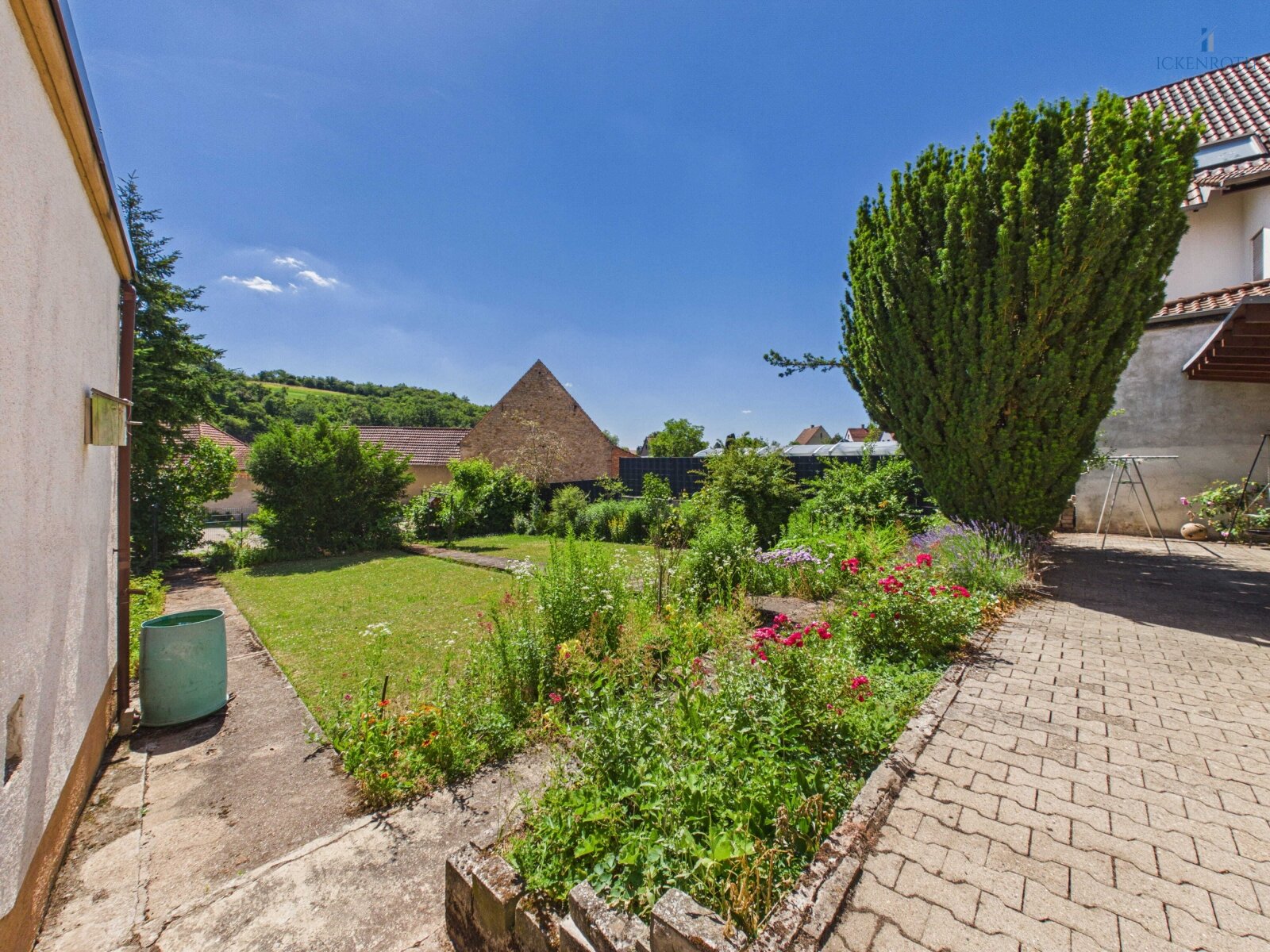 **Schönes EFH mit gr. Garage, guter Raumaufteilung & toller Gartenfläche - gute, ruhige Lage!**
