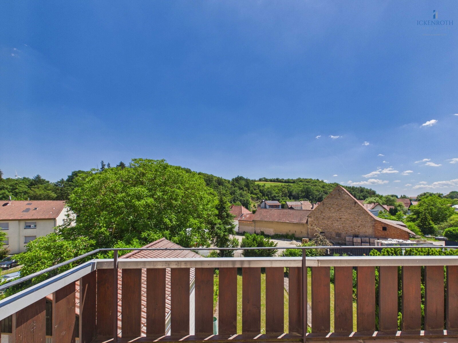 **Schönes EFH mit gr. Garage, guter Raumaufteilung & toller Gartenfläche - gute, ruhige Lage!**