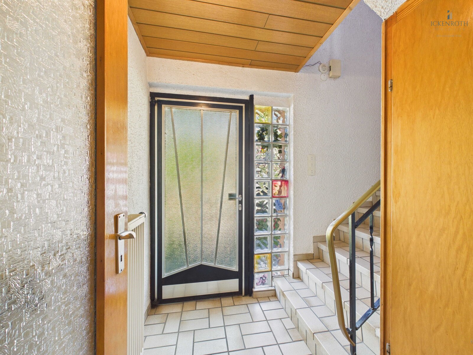 **Schönes EFH mit gr. Garage, guter Raumaufteilung & toller Gartenfläche - gute, ruhige Lage!**