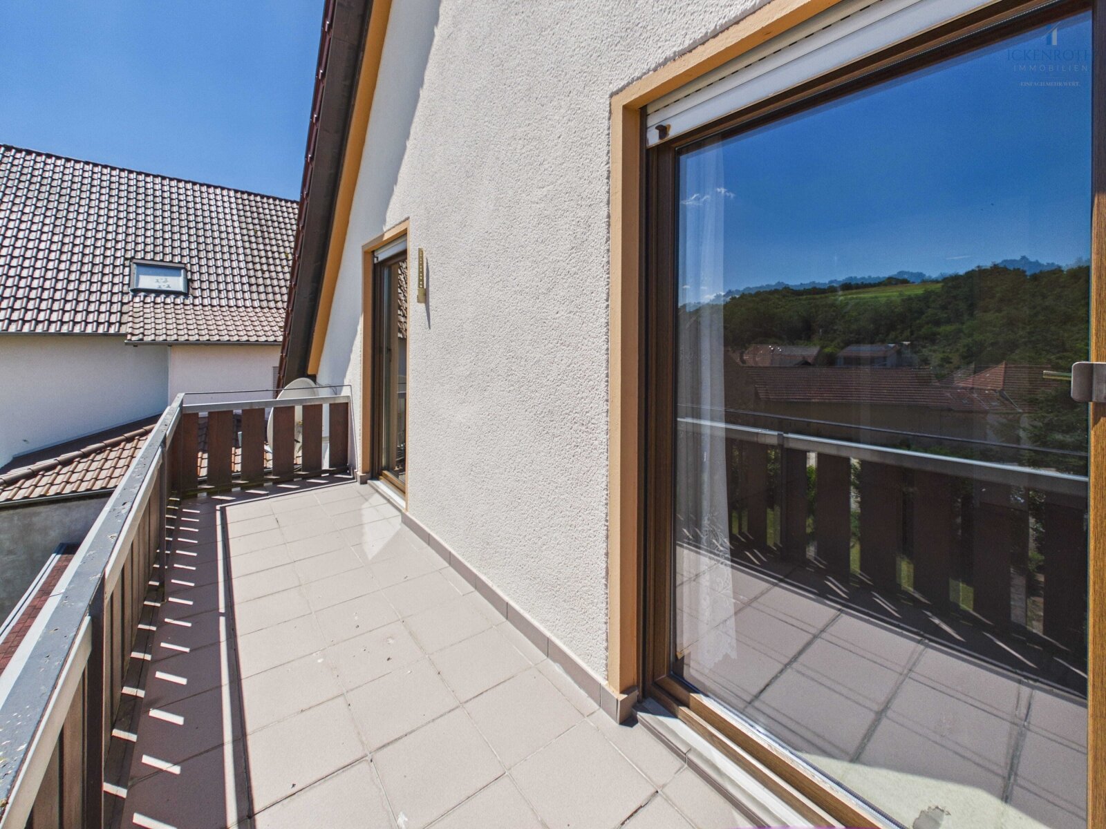 **Schönes EFH mit gr. Garage, guter Raumaufteilung & toller Gartenfläche - gute, ruhige Lage!**