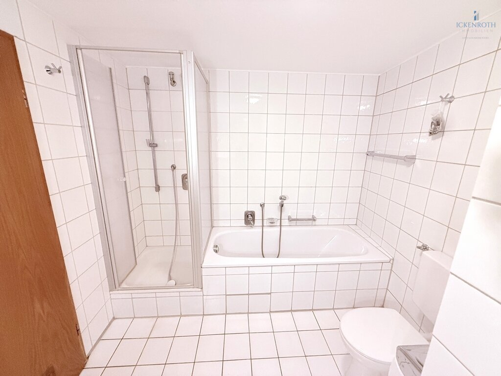 Provisionsfrei **Wohnen im sanierten, historischen Gebäude!!! Individuelle 3,5-Zi.-Wohnung (ca. 98m², 2.OG) in zentraler Lage von Kirchheimbolanden**