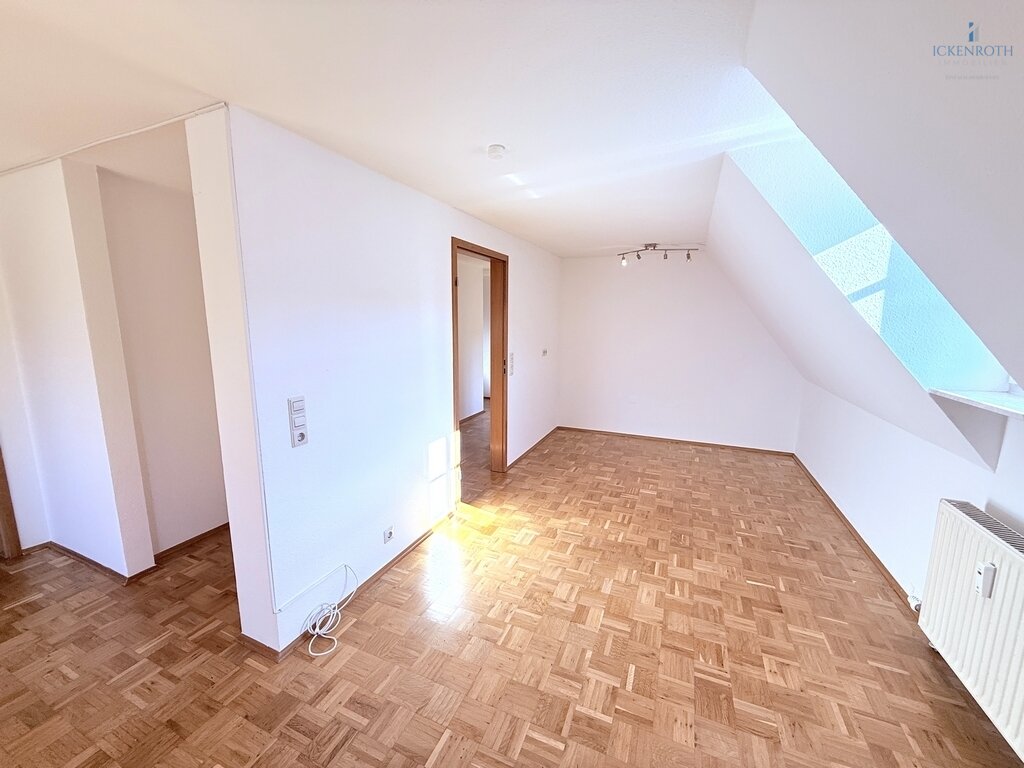 Provisionsfrei **Wohnen im sanierten, historischen Gebäude!!! Individuelle 3,5-Zi.-Wohnung (ca. 98m², 2.OG) in zentraler Lage von Kirchheimbolanden**