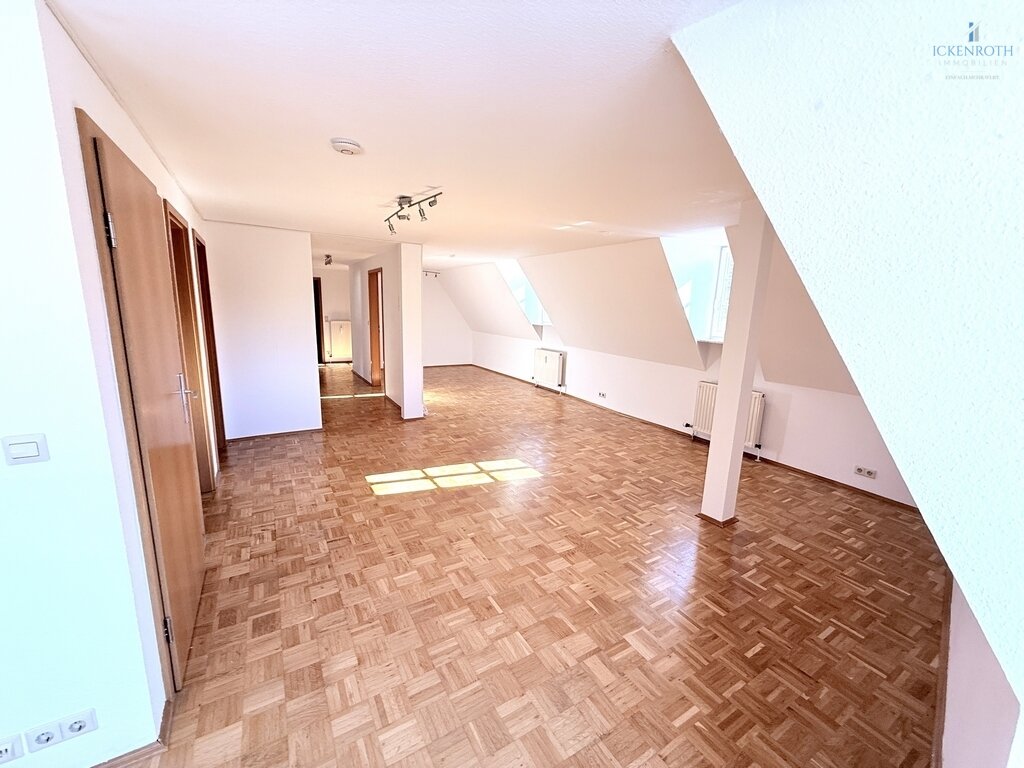 Provisionsfrei **Wohnen im sanierten, historischen Gebäude!!! Individuelle 3,5-Zi.-Wohnung (ca. 98m², 2.OG) in zentraler Lage von Kirchheimbolanden**